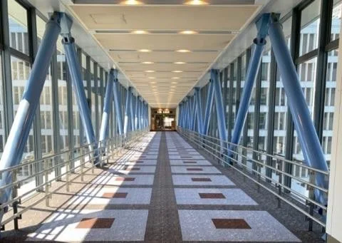 機場連絡通道內部